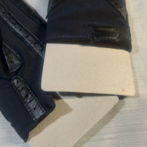 Isotoner Vintage Unlined Driving Gloves Black Stretch Boho Retro NIB - Picture 7 of 9